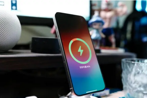 泉山苹果15换屏服务分享用什么充电器给iPhone15充电更好 
